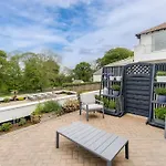 White Cottage Stunning Contemporary 2 Bedroom 2 Ensuite Annex With Hot Tub